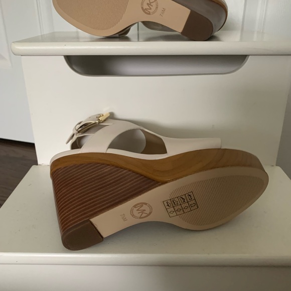 Michael Kors Josephine Wedge - Picture 2 of 3